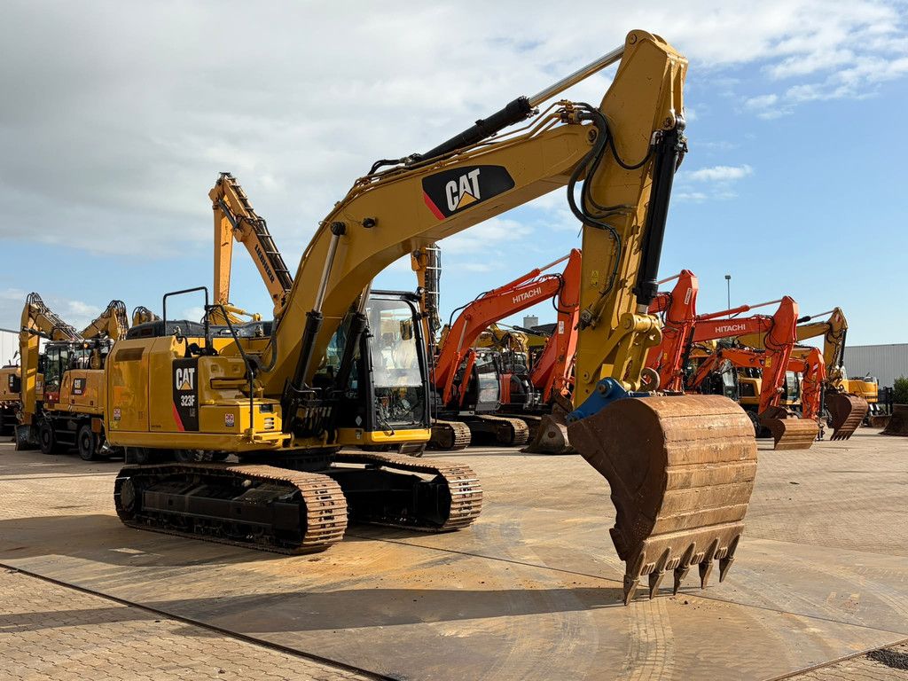 Caterpillar 323FLN