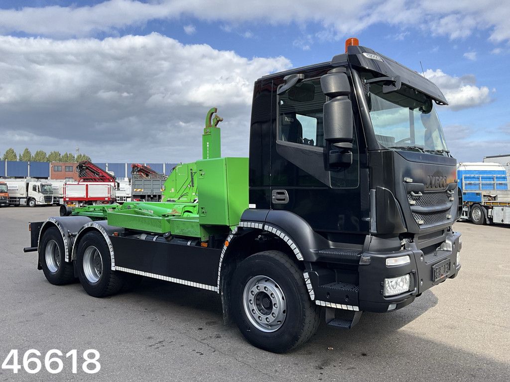 Iveco Trakker AD260T45 6x4 21 Ton haakarmsysteem Just 48.470 km!