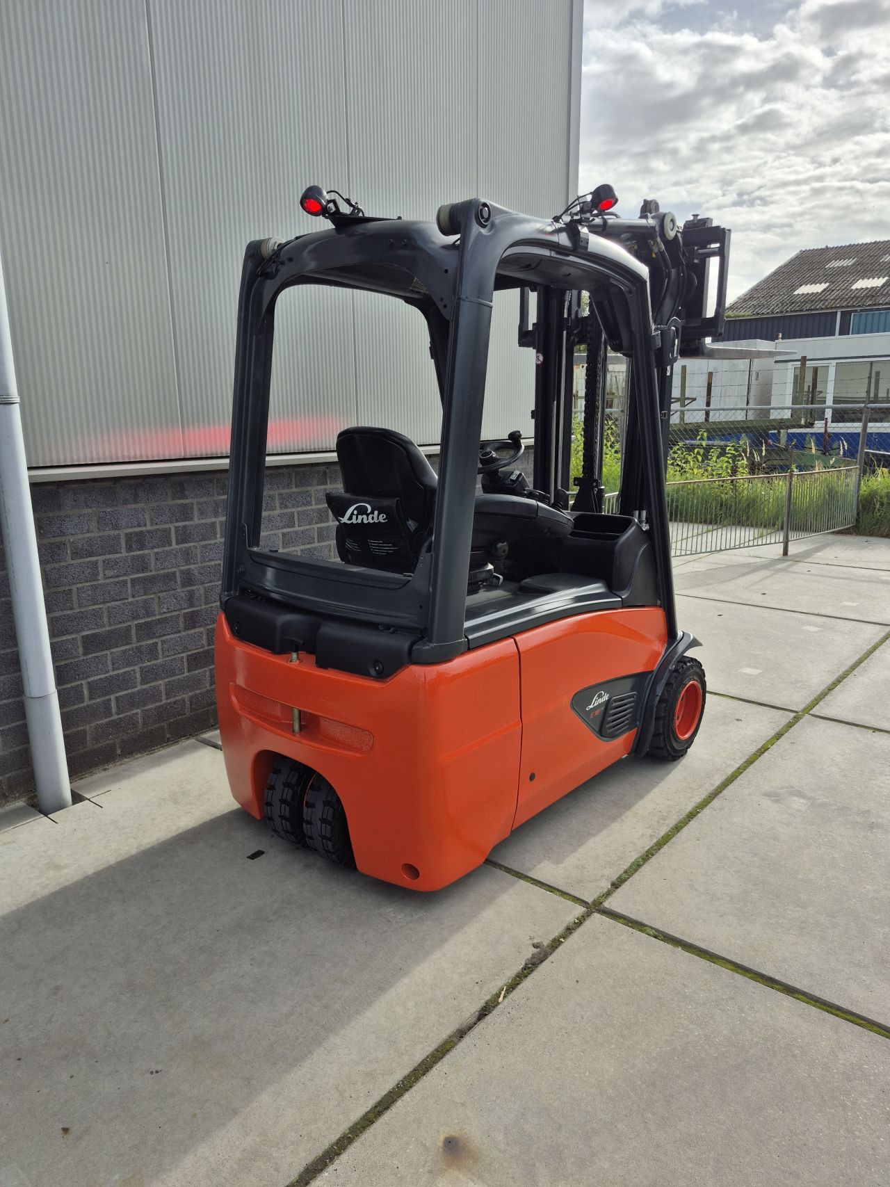 Linde E18-02
