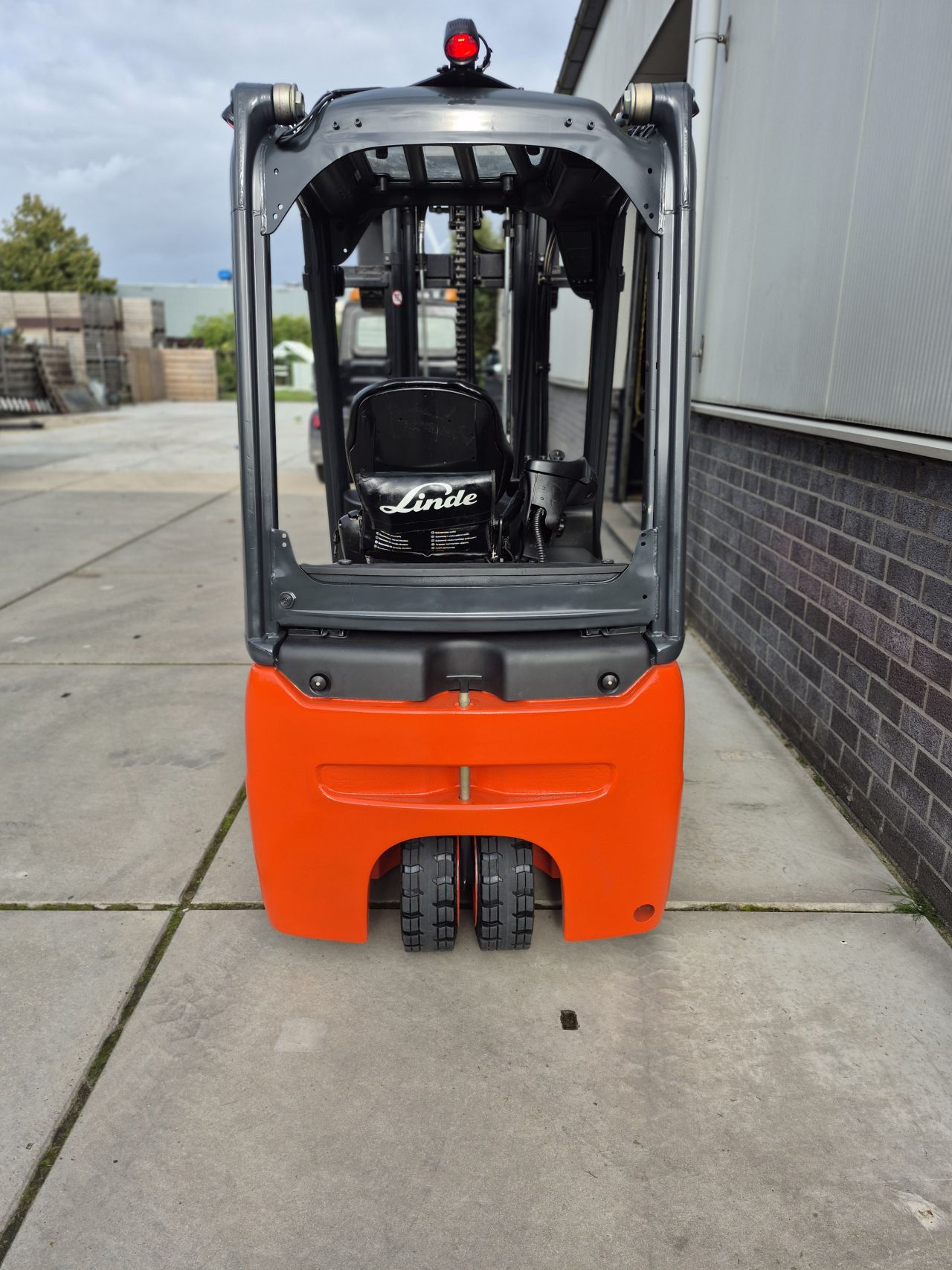 Linde E18-02