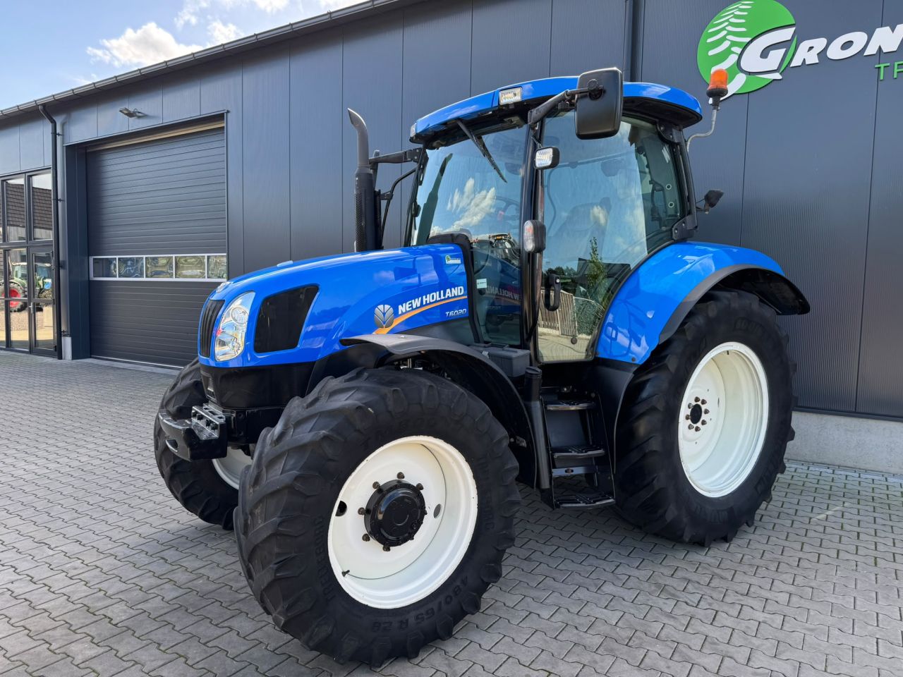 New Holland T6020