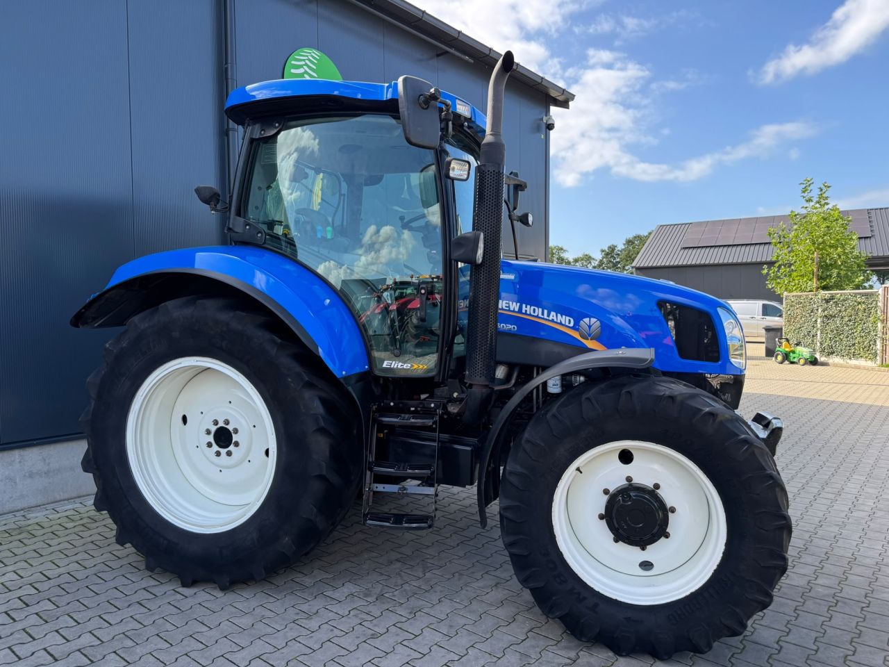 New Holland T6020