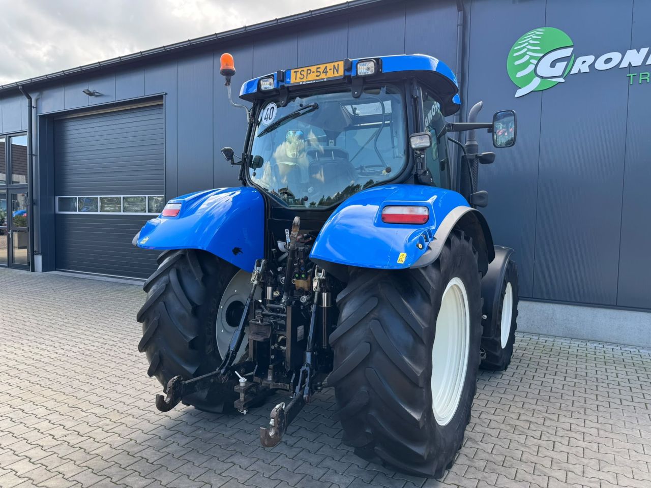 New Holland T6020