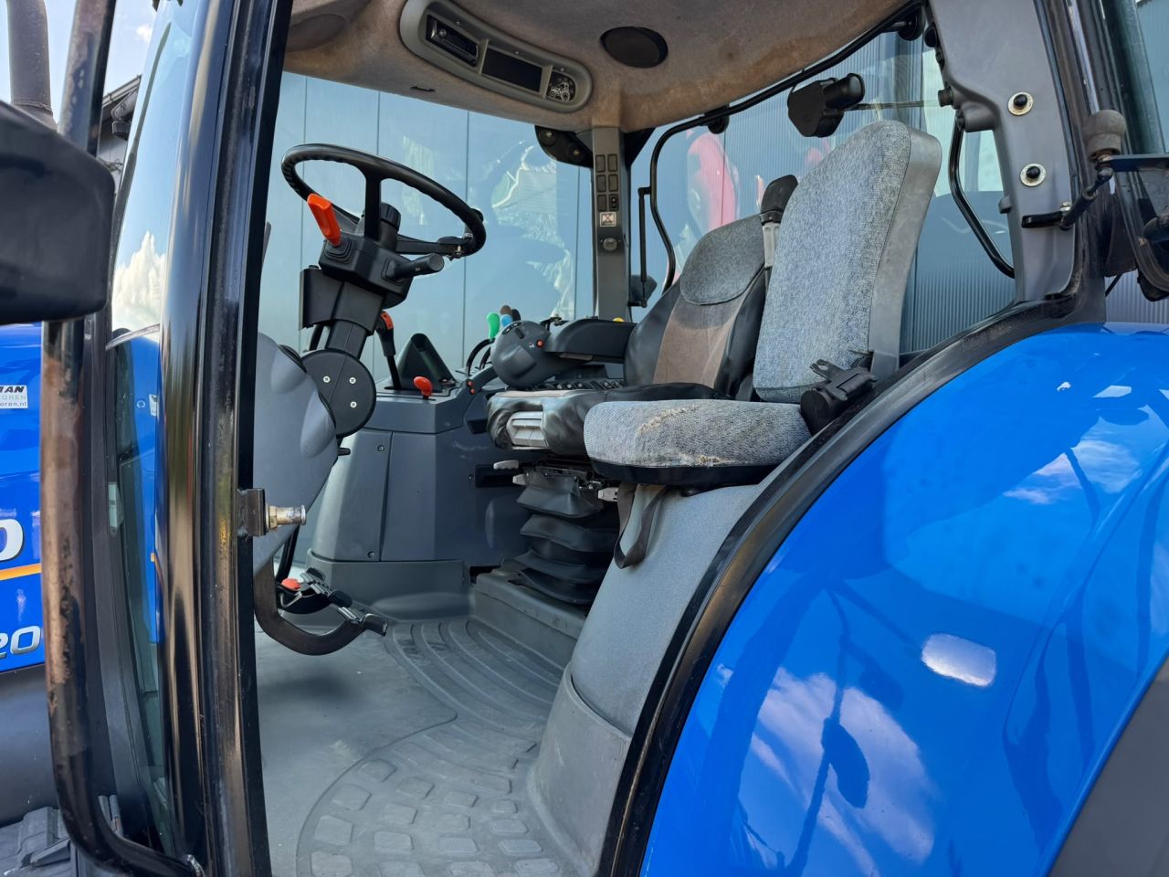 New Holland T6020