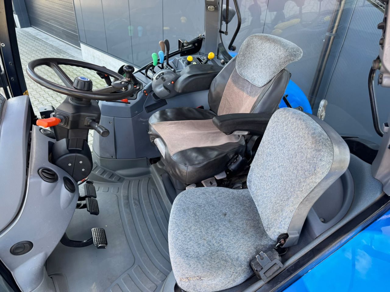New Holland T6020
