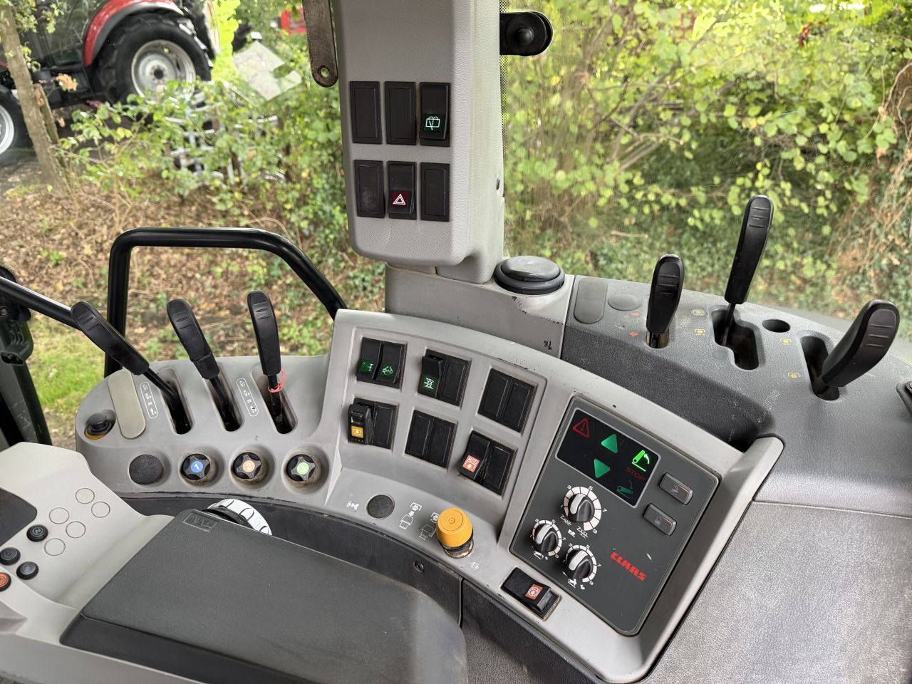 Claas Arion 630