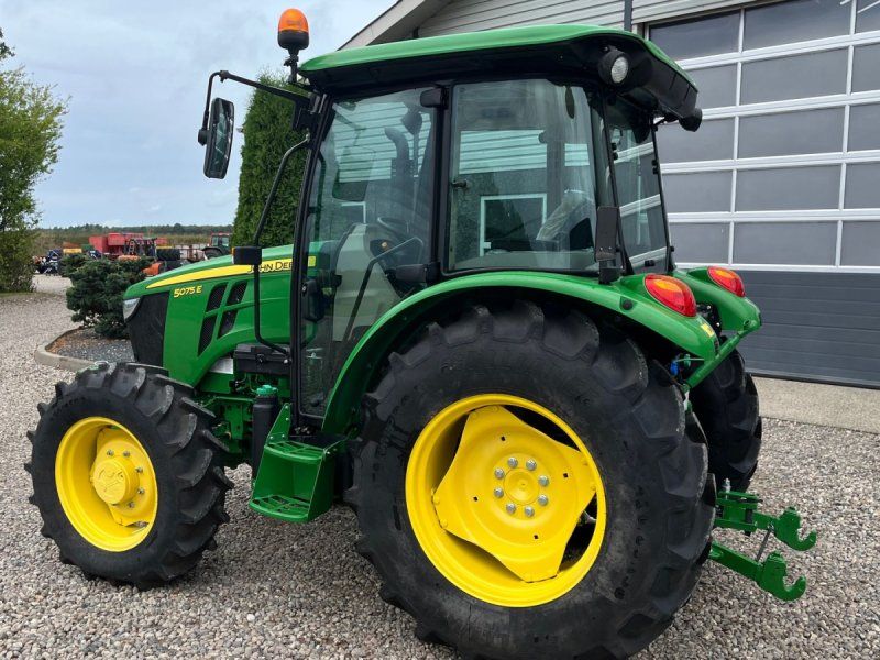 John Deere 5075E Med aircondition og vendegear