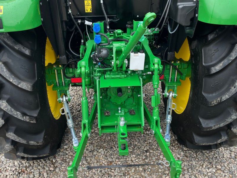 John Deere 5075E Med aircondition og vendegear