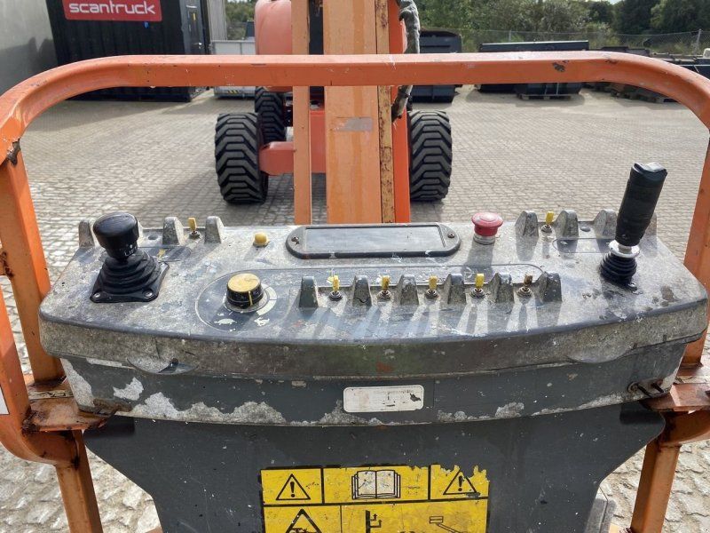 JLG 800AJ