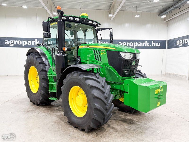 John Deere 6215R
