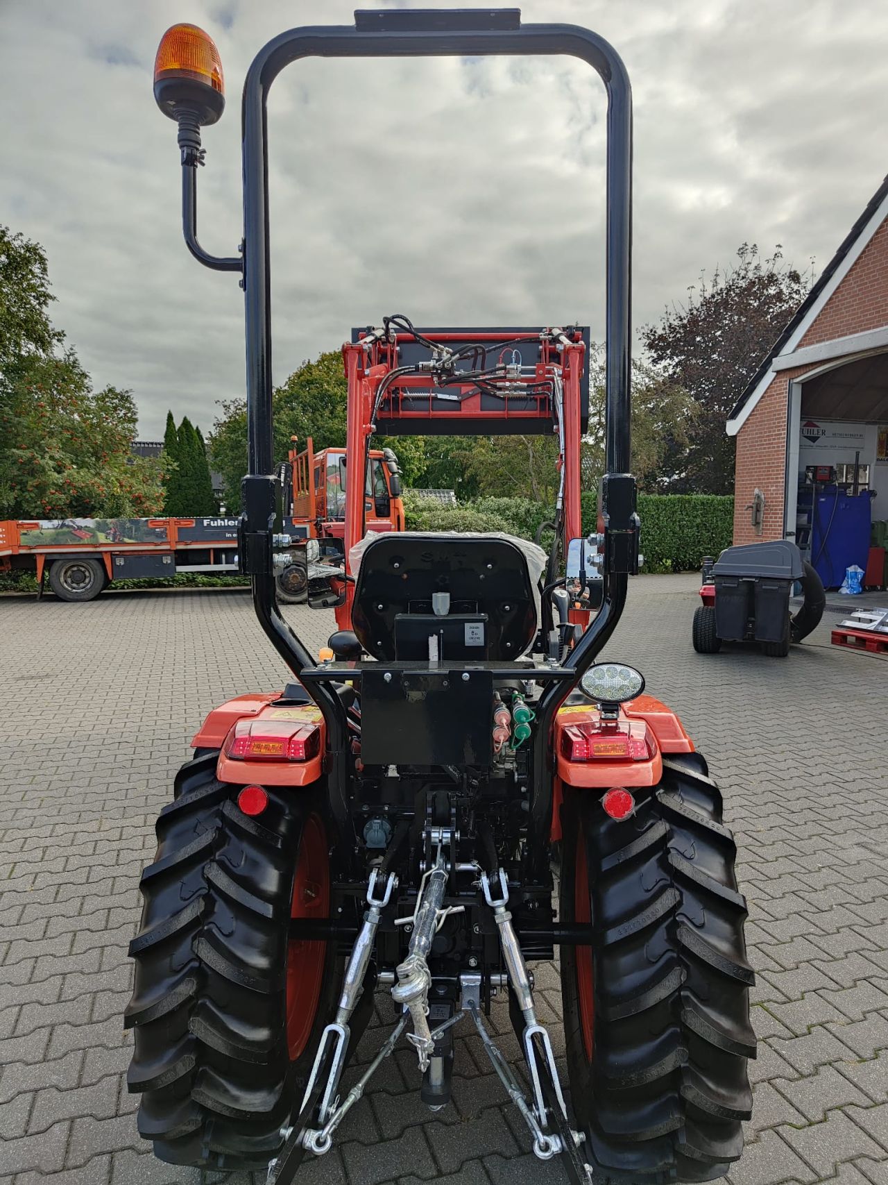 Hinomoto HM275 met voorlader