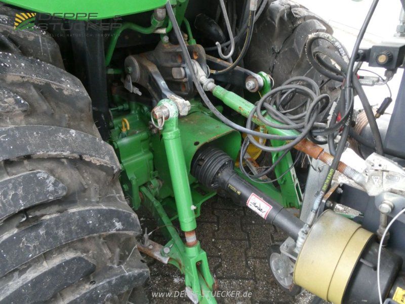 John Deere 3046R mit Mähwerk+Grasaufnahme