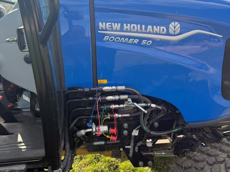 New Holland Boomer 50 HST CAB