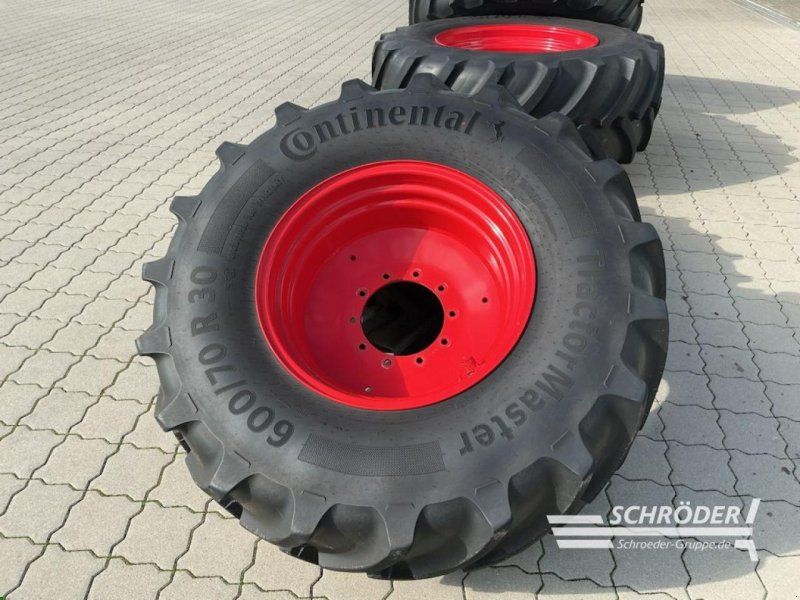 Fendt 2X 600/70R30 + 2X 710/70R42 CONTINENTA