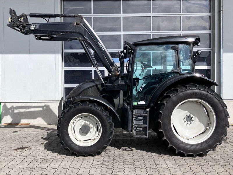 Valtra A104 Medium HiTech 4
