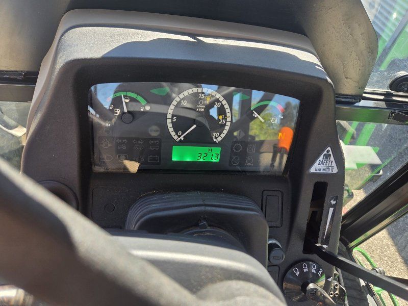 John Deere 5055E