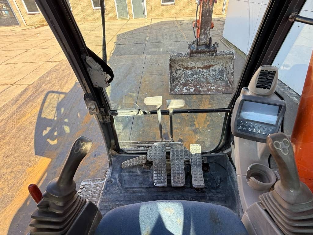 Hitachi ZX130-3 - Hammer Lines / Quick Coupler