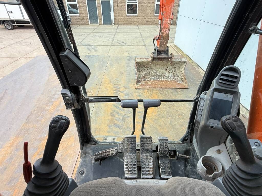 Hitachi ZX135US-6 - Hammer Lines / Automatic Greasing