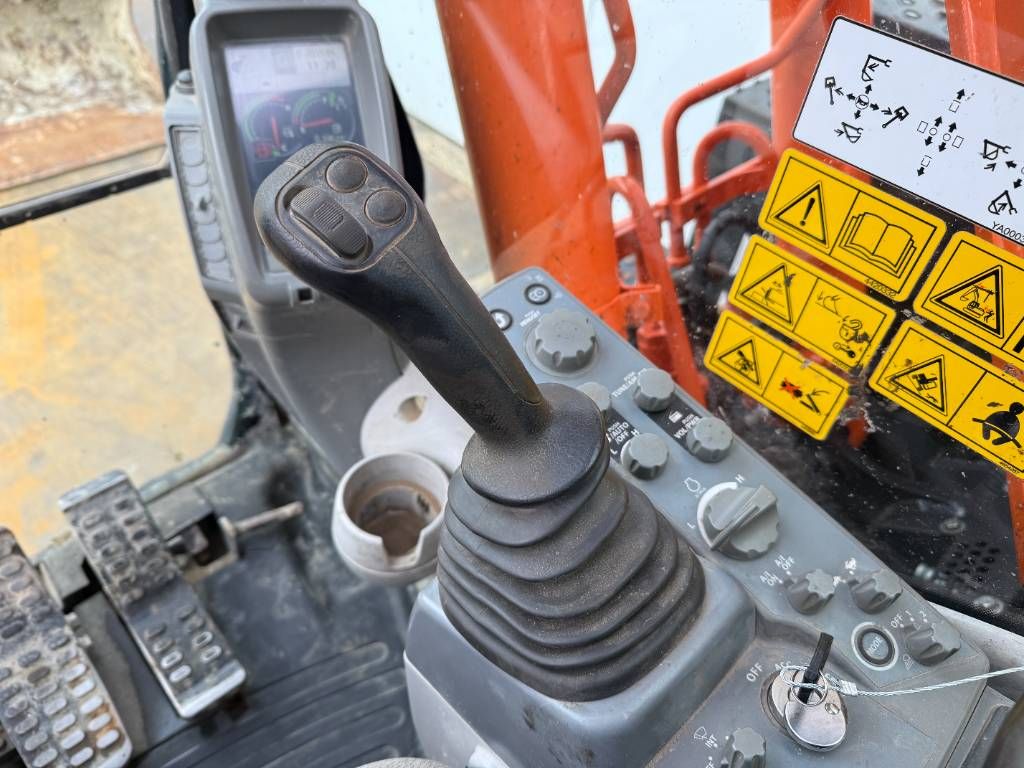 Hitachi ZX135US-6 - Hammer Lines / Automatic Greasing