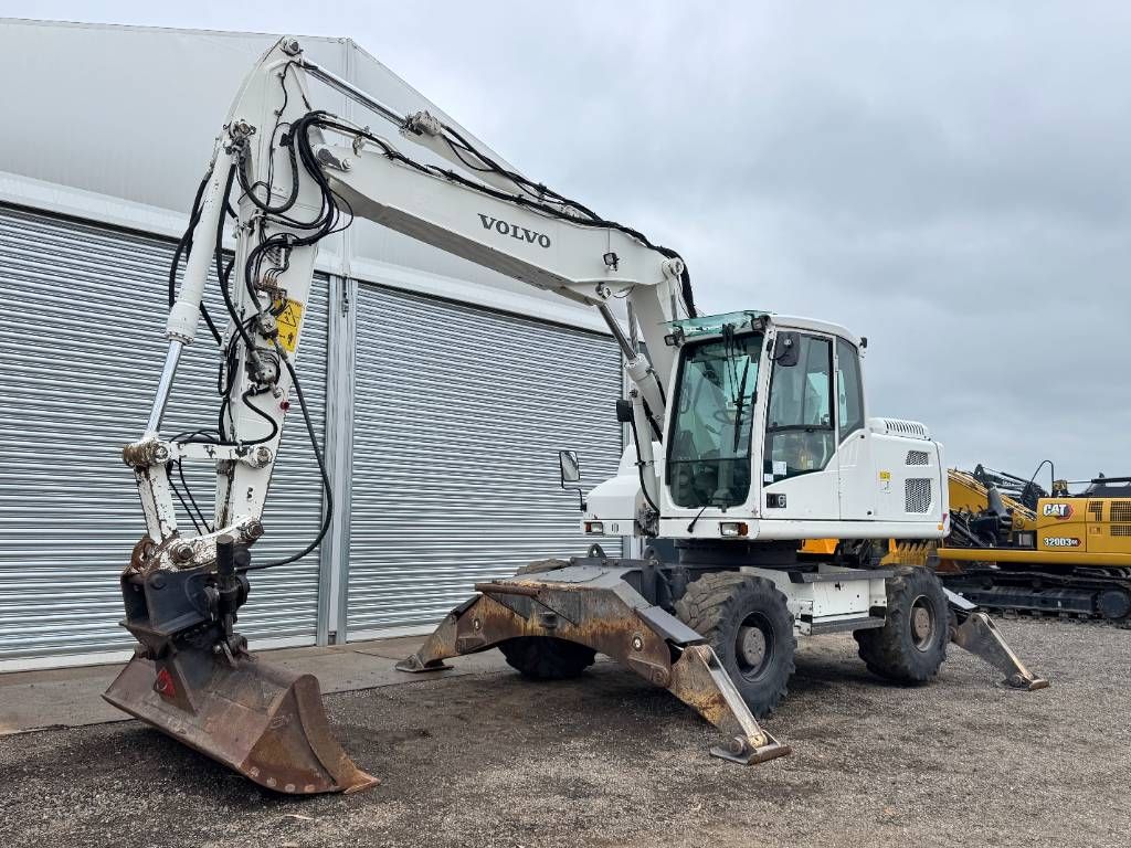 Volvo EW160D - 3 Buckets + 1 Grappler! / Triple Boom