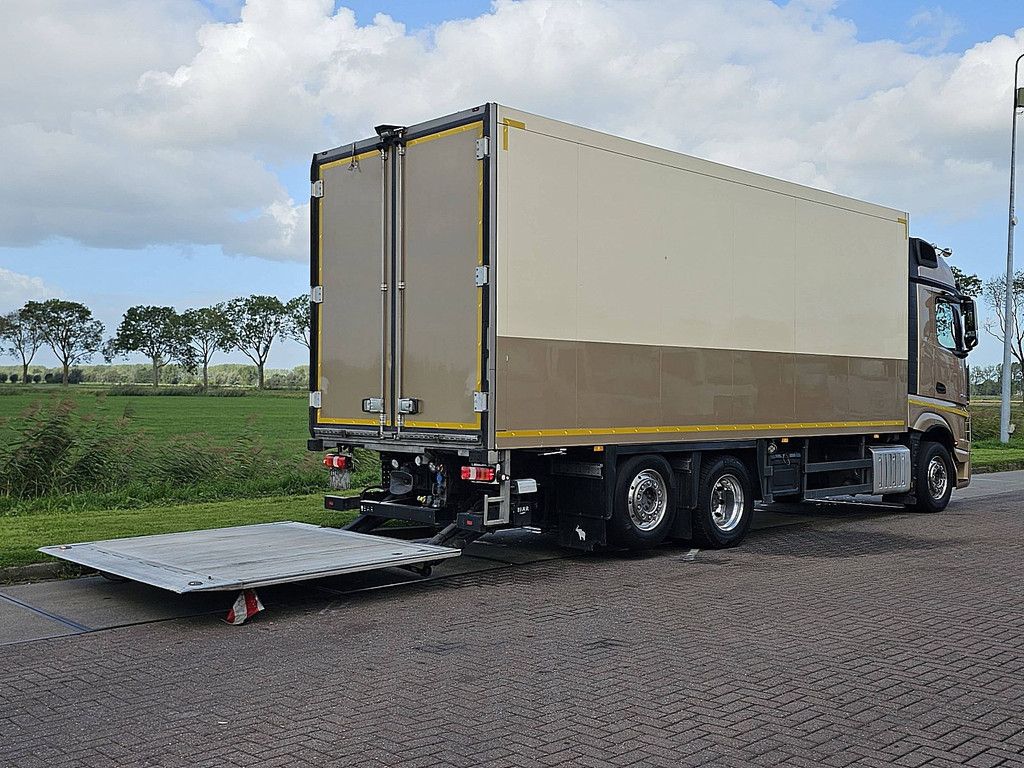 MERCEDES-BENZ ACTROS 2548 6x2 steer 2t lift