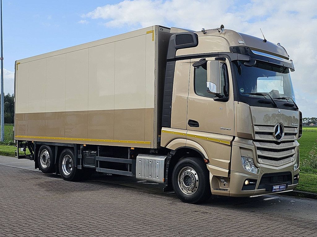 MERCEDES-BENZ ACTROS 2548 6x2 steer 2t lift