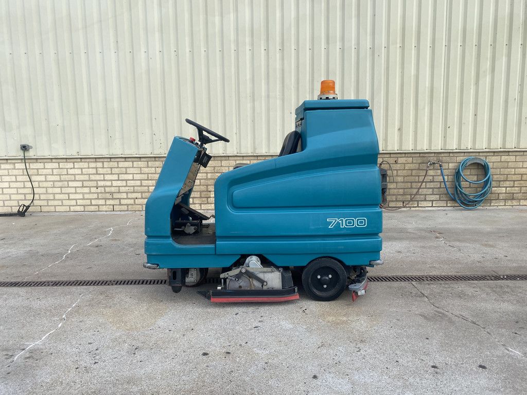 2005 Tennant 7100, Schrobmachine, 85 cm