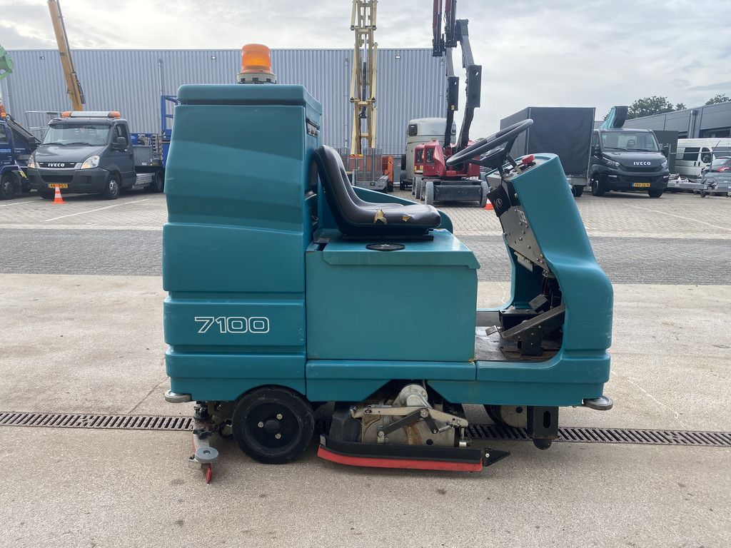2005 Tennant 7100, Schrobmachine, 85 cm