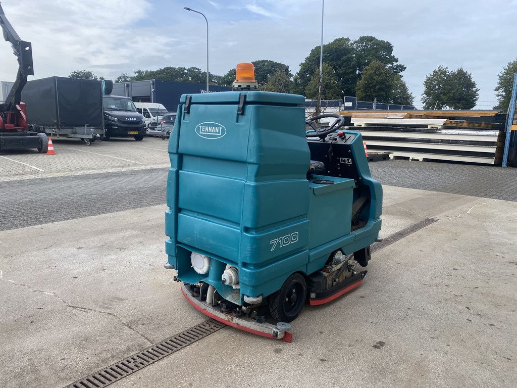2005 Tennant 7100, Schrobmachine, 85 cm