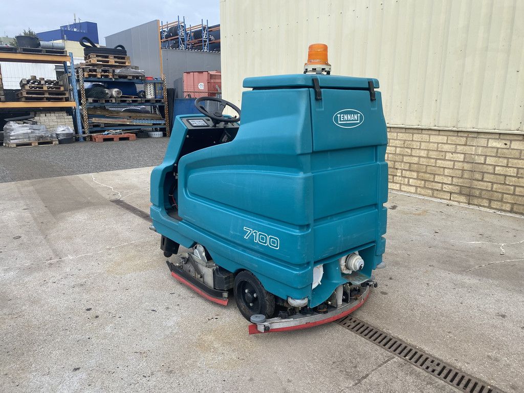 2005 Tennant 7100, Schrobmachine, 85 cm