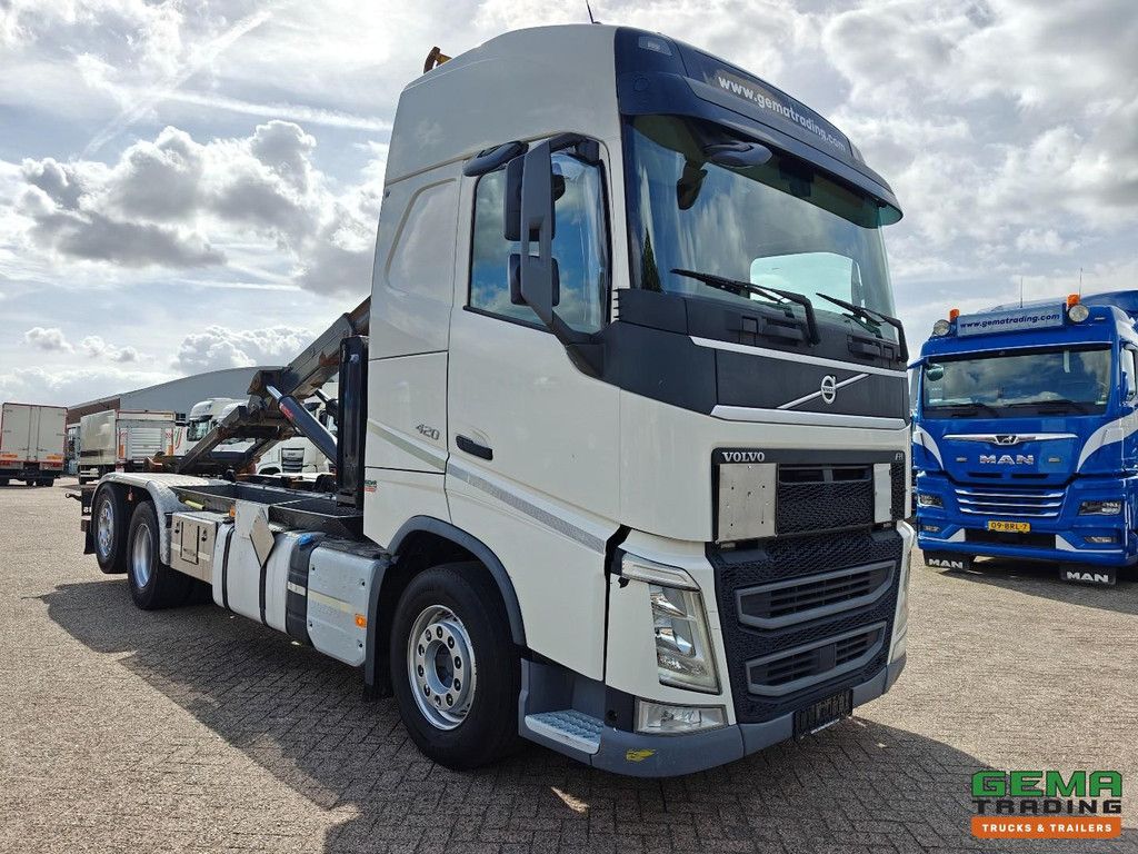 Volvo FH420 6x2/4 GlobeTrotter Euro6B - Hooklift system HIAB 21T - 9T Front Axle - Hydraulic Bumper - SmartTacho V2
