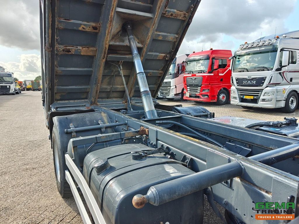 DAF CF75.250 4x2 Day Cab Euro3 - 2-Sided Tipper + Hiab102 - 178,320 km - Manual Transmission - Full Blade