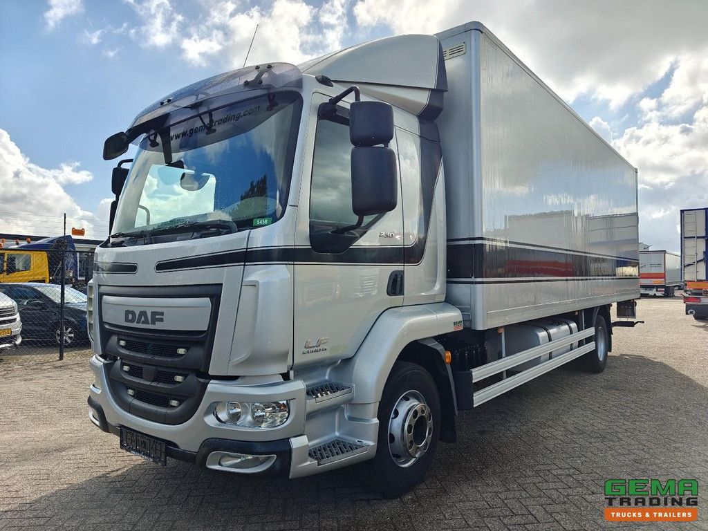 DAF LF 230 FA 4x2 SleeperCab Euro6C - Enclosed Box 7.3M + Tail Lift 1500KG - Navigation - 03/2027 MOT