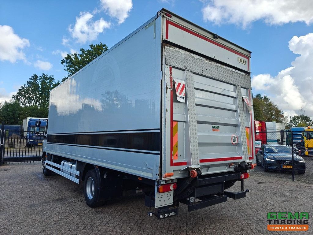 DAF LF 230 FA 4x2 SleeperCab Euro6C - Enclosed Box 7.3M + Tail Lift 1500KG - Navigation - 03/2027 MOT