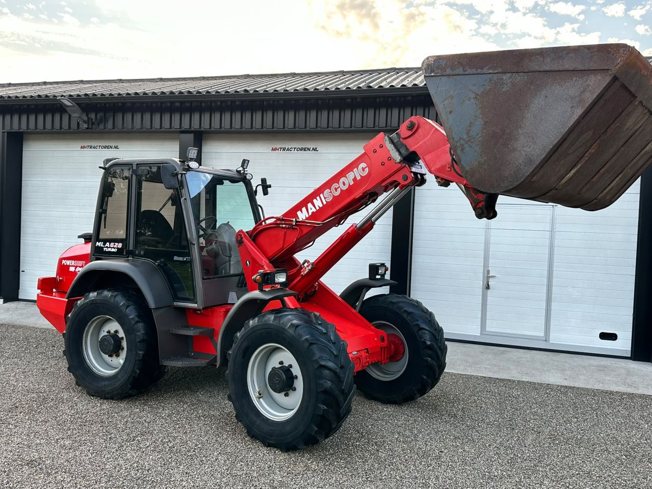 TE KOOP: zeer nette MANITOU MLA 628