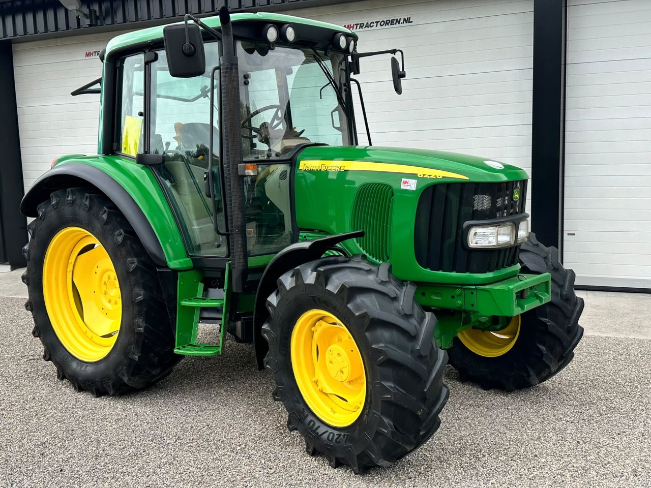 TE KOOP: zeer nette JOHN DEERE 6220