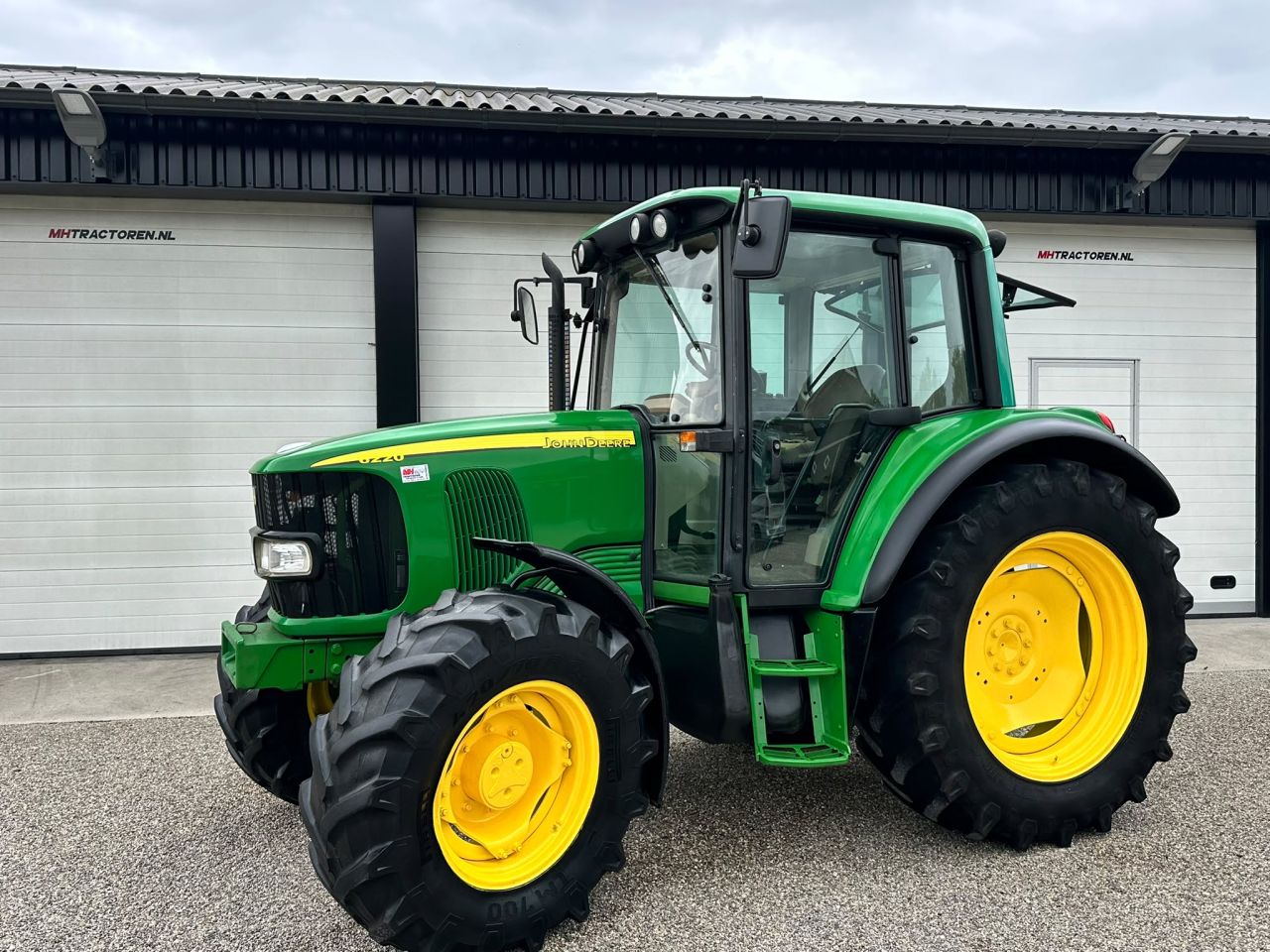 TE KOOP: zeer nette JOHN DEERE 6220