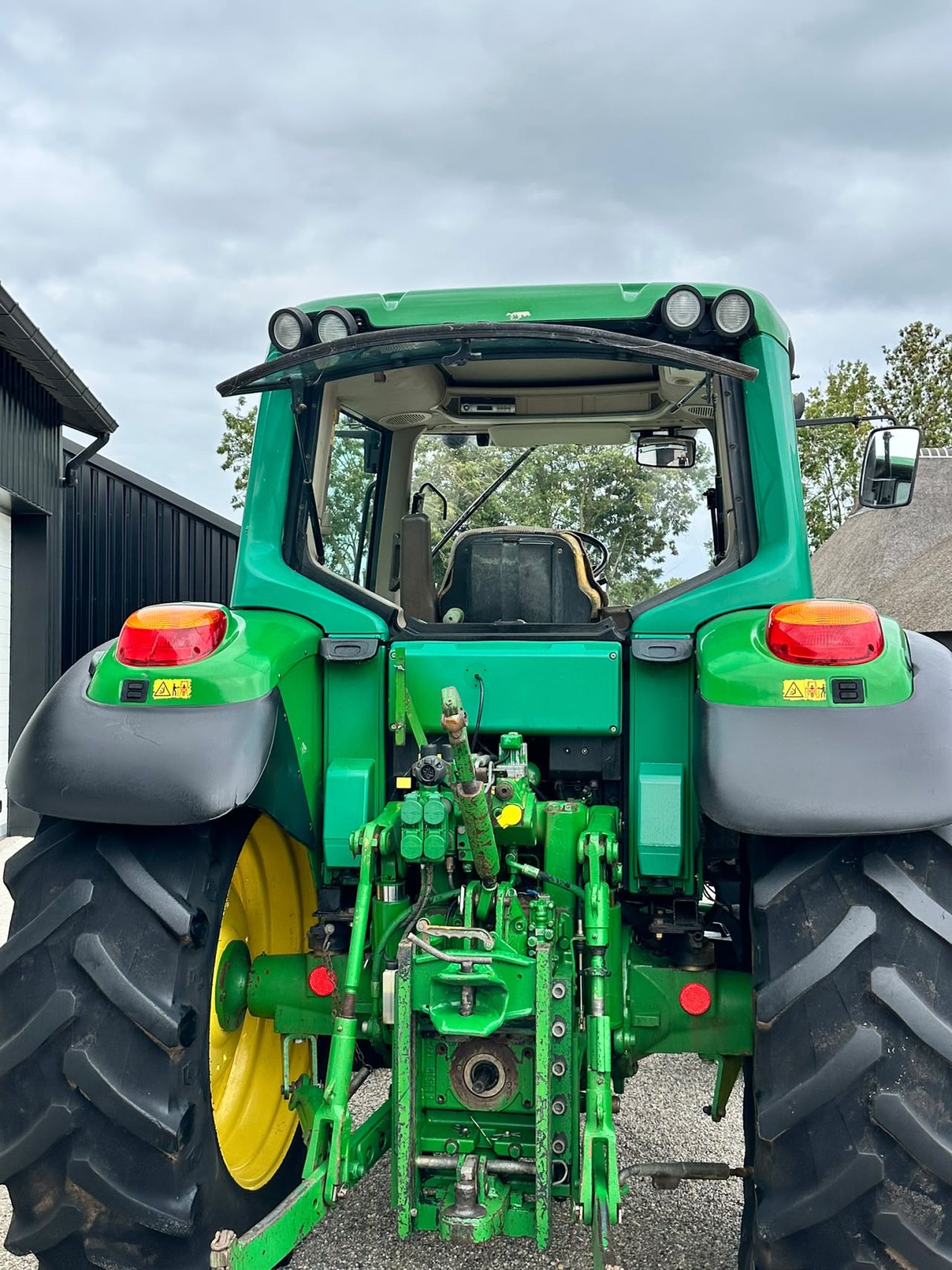 TE KOOP: zeer nette JOHN DEERE 6220