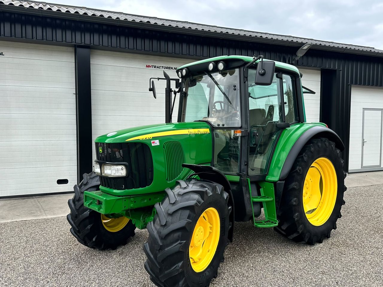 TE KOOP: zeer nette JOHN DEERE 6220