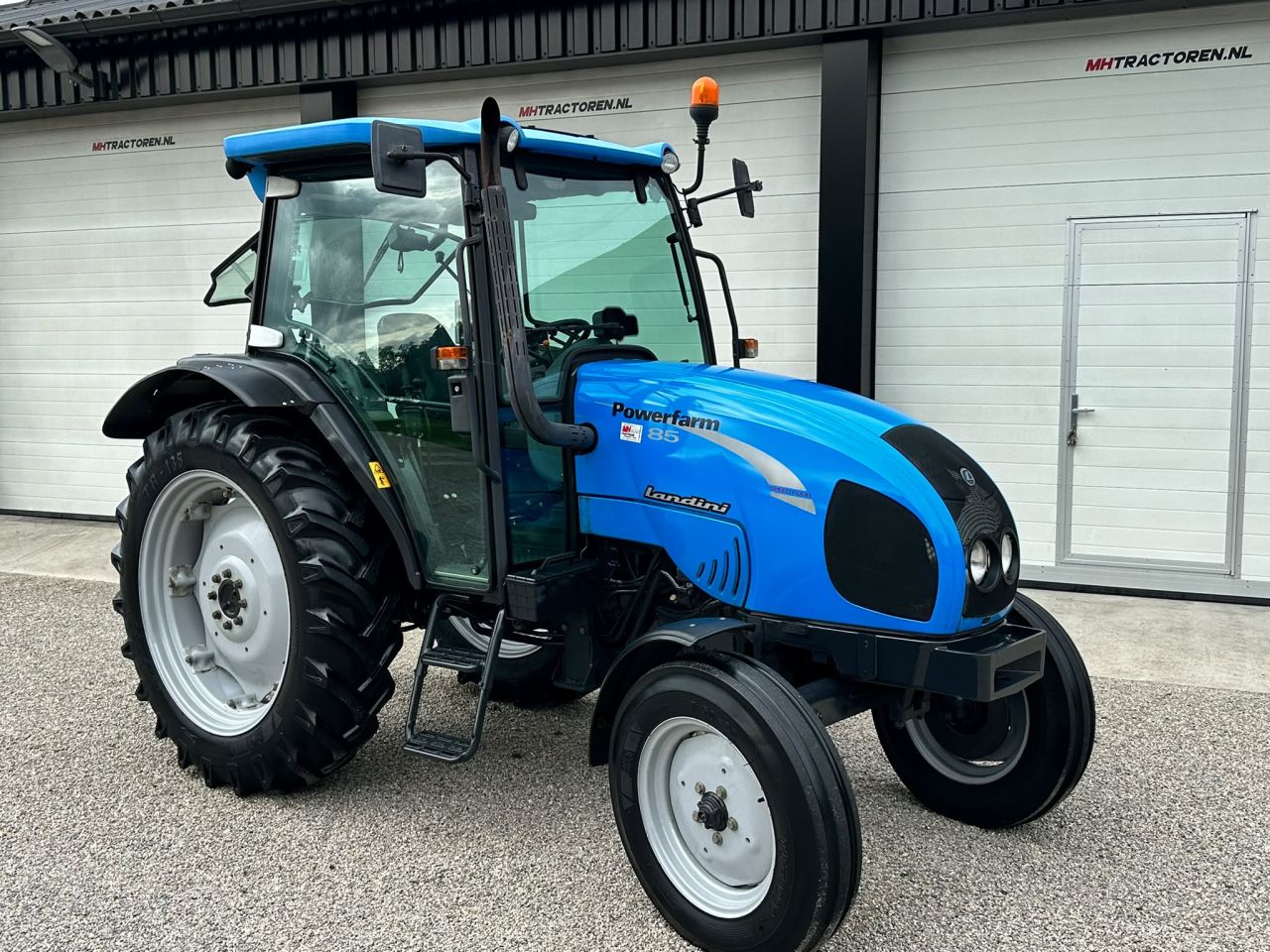 TE KOOP: zeer nette LANDINI POWERFARM 85