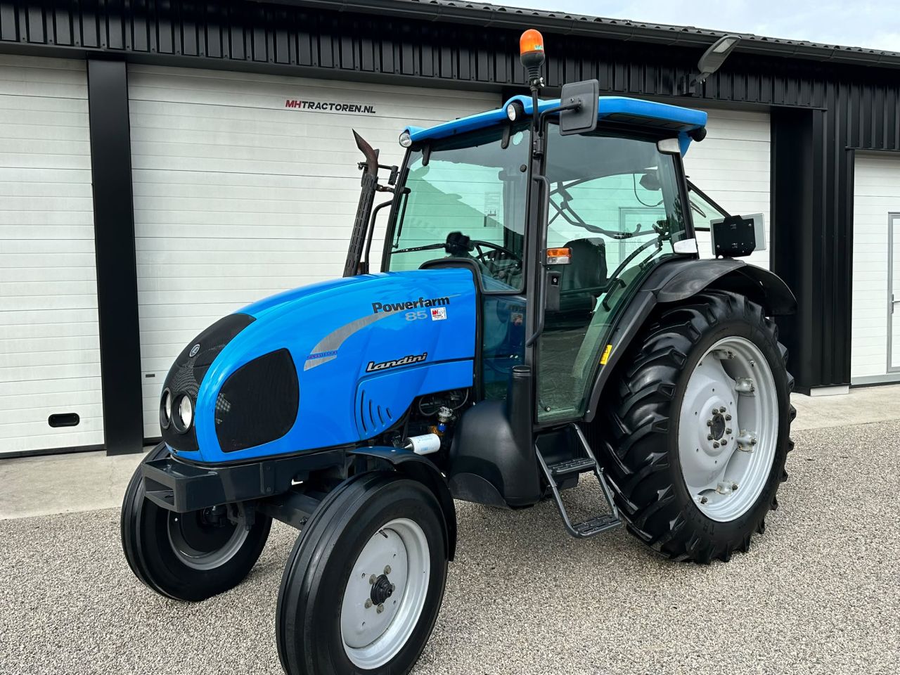 TE KOOP: zeer nette LANDINI POWERFARM 85