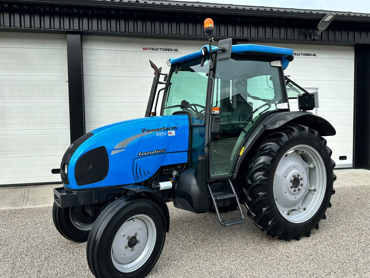 TE KOOP: zeer nette LANDINI POWERFARM 85