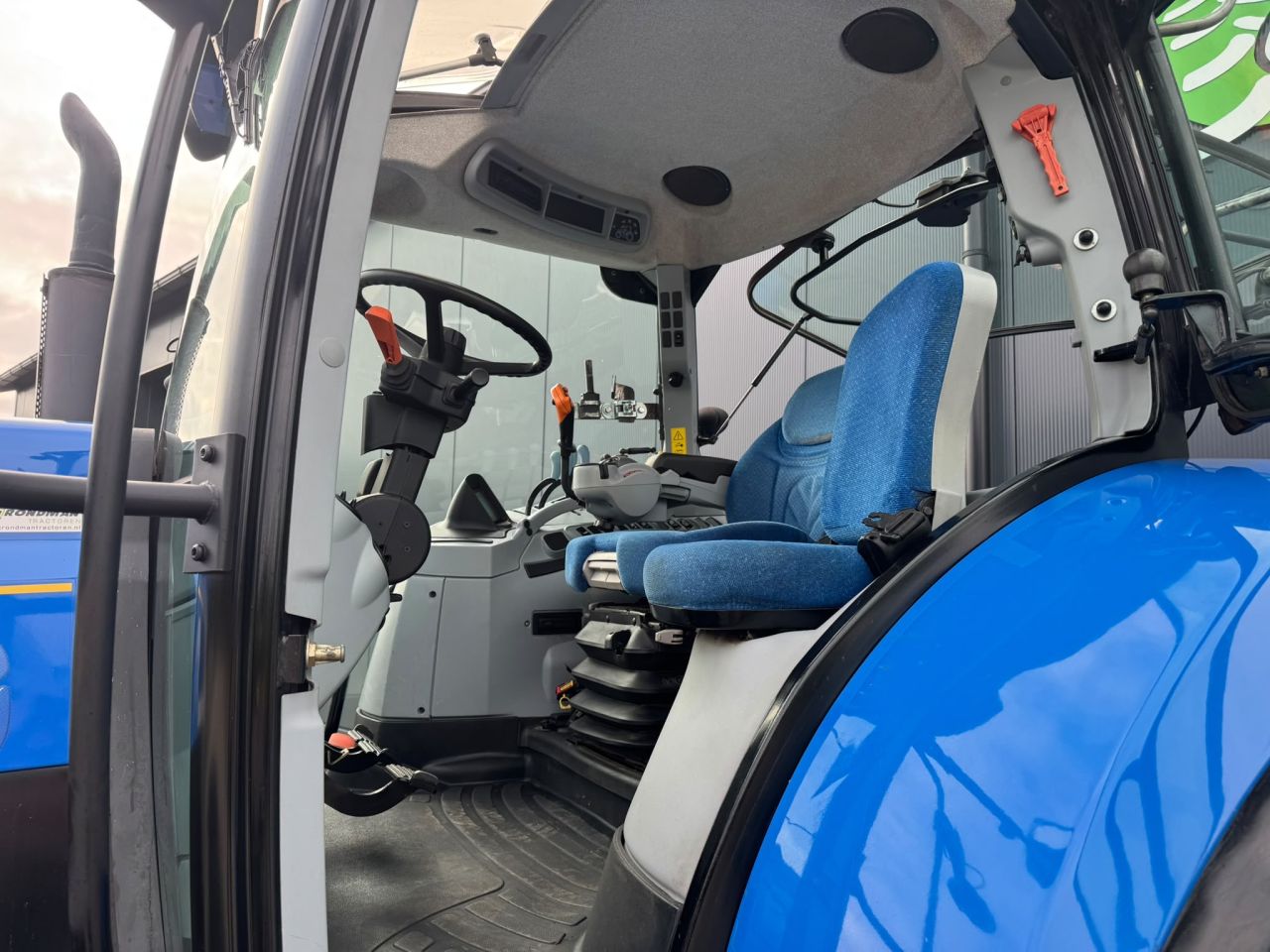 New Holland T6030 RC