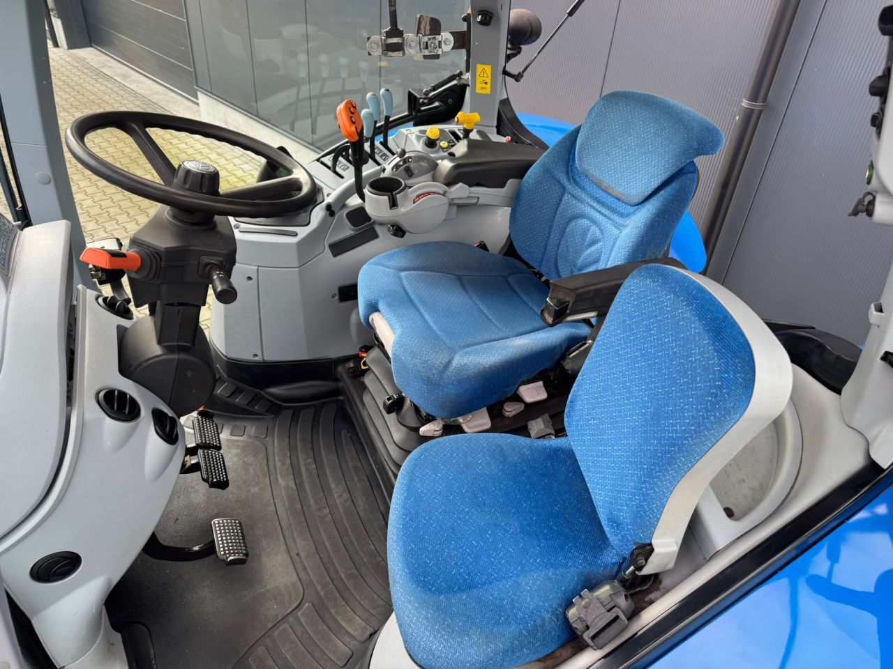 New Holland T6030 RC