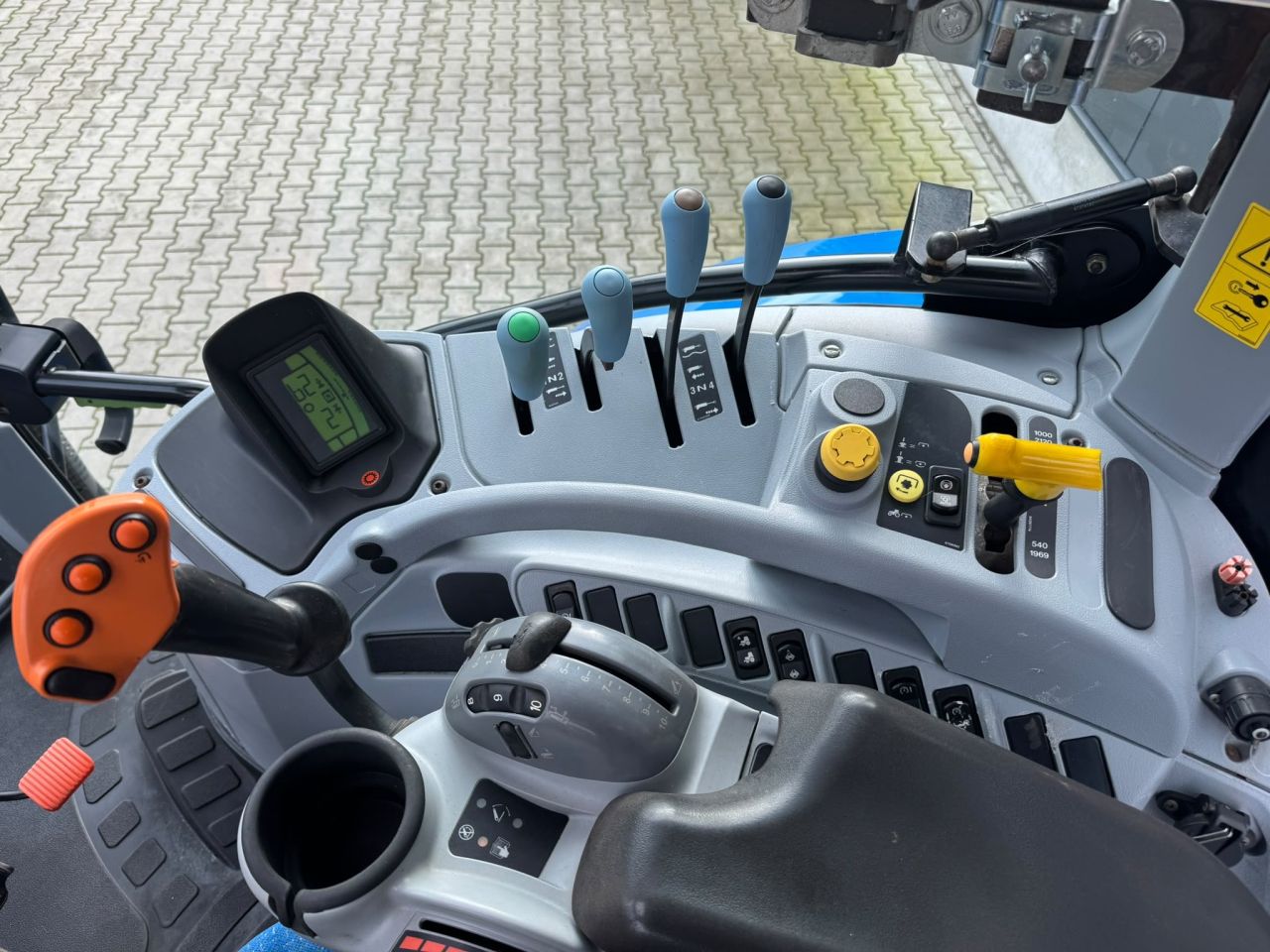 New Holland T6030 RC