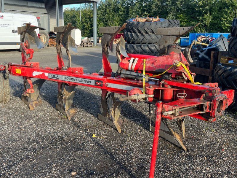Massey Ferguson 715