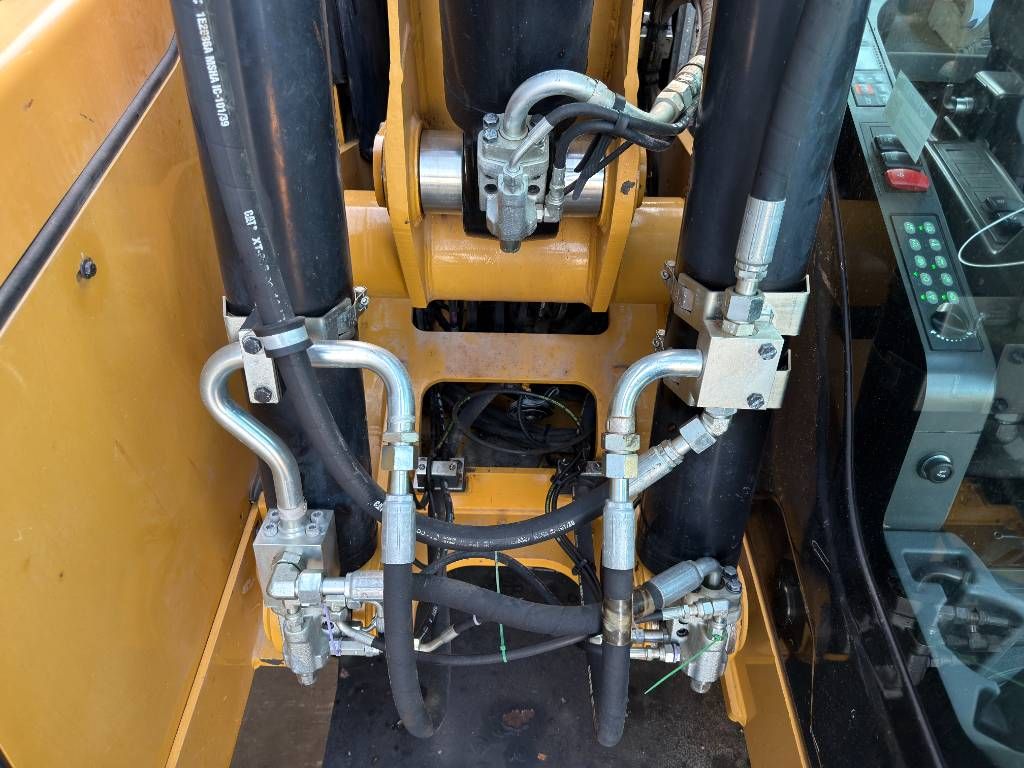 CAT M318F