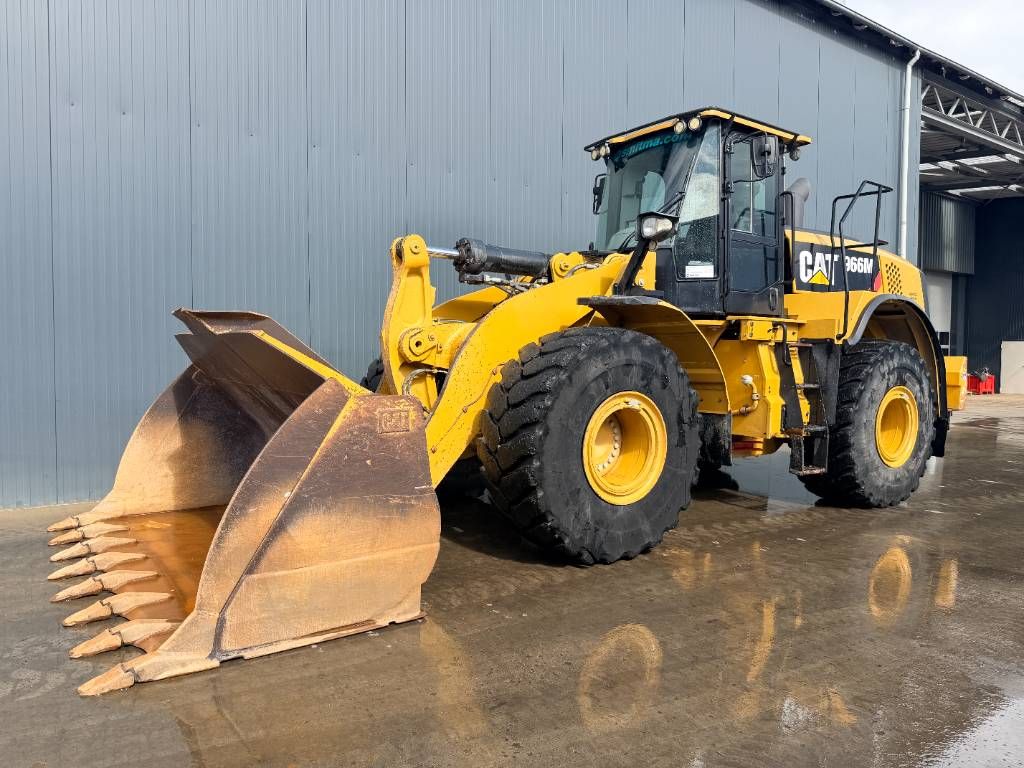 CAT 966M