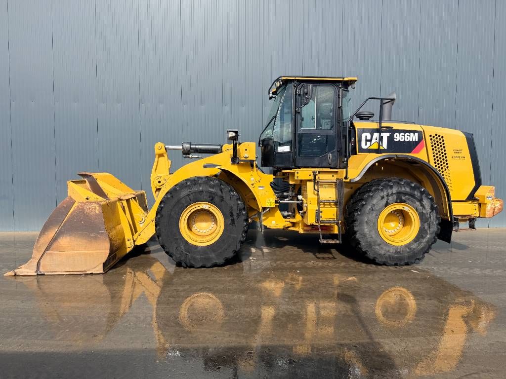 CAT 966M