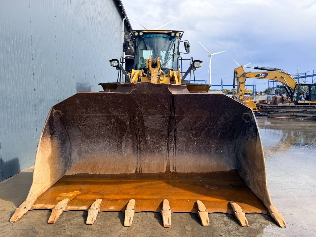 CAT 966M